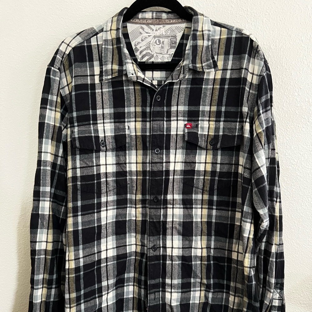 Quiksilver navy grey tan flannel vintage plaid button down